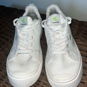 Cariuma White and Green Sneakers Sz 7
